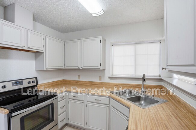 Building Photo - 1122 Hidden Creek Dr