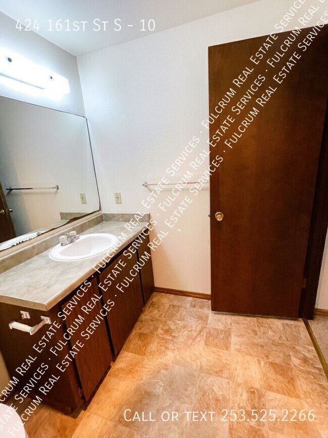 Building Photo - 424 161st St S