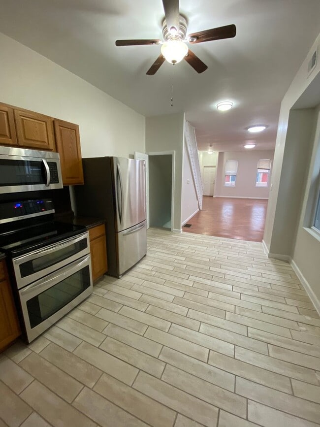Building Photo - 3B1.5B Row House Available NOW in Fishtown