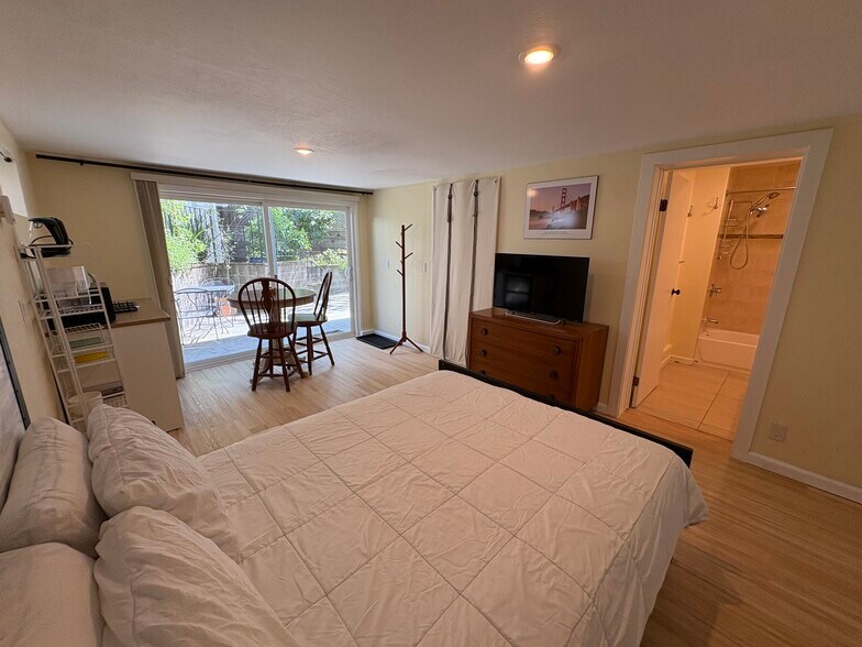 Building Photo - 4 Miramar Ave