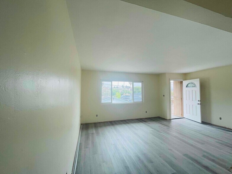 Building Photo - 4523 Spring St