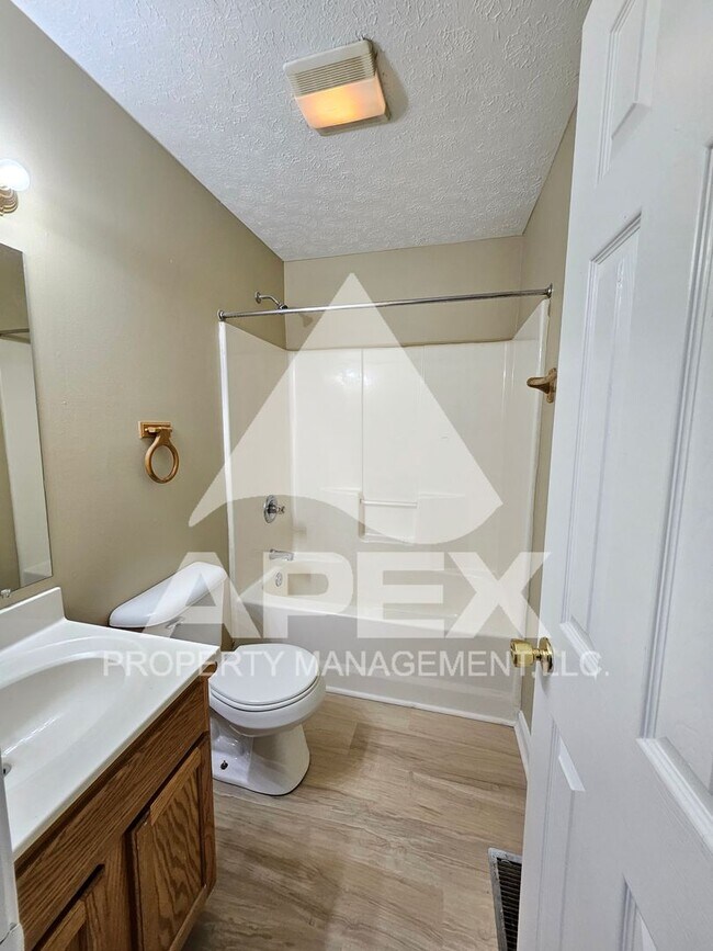 Building Photo - Nice 2 Bd | 1.5 Ba Townhouse in West Knox ...