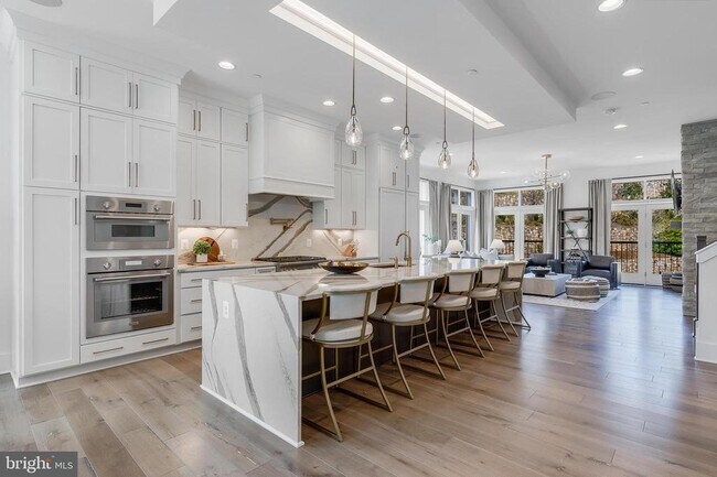 Building Photo - 8201 River Rd