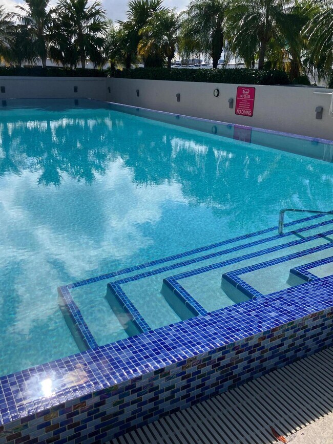 Building Photo - 1551 N Flagler Dr