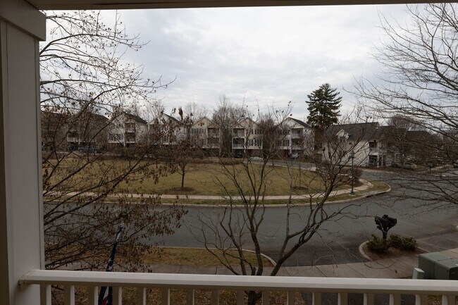 Building Photo - Single Family Home Minutes to DTWN/UVA Area