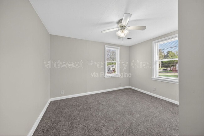 Building Photo - 3219 Royalton Ave