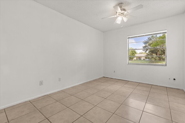 Building Photo - 6921 Longmeade Ln