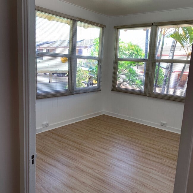 Building Photo - 944 21st Ave