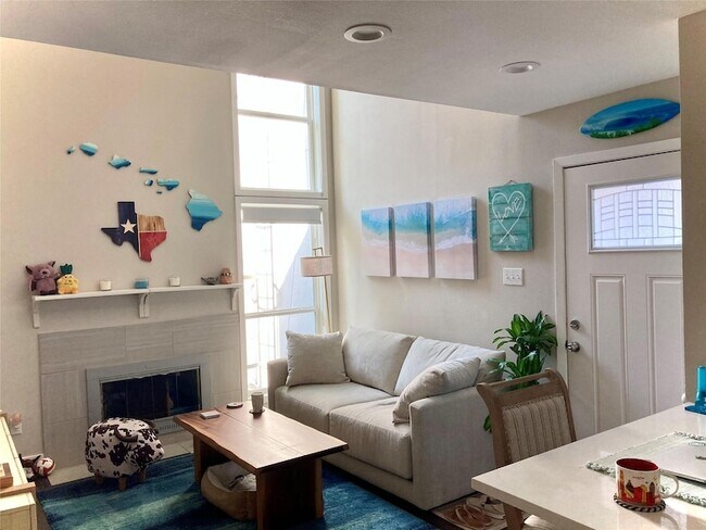 Building Photo - 935 La Posada Dr