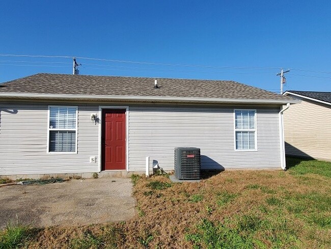 Building Photo - $1075- Adorable 2 Bedroom 2 Bath Home