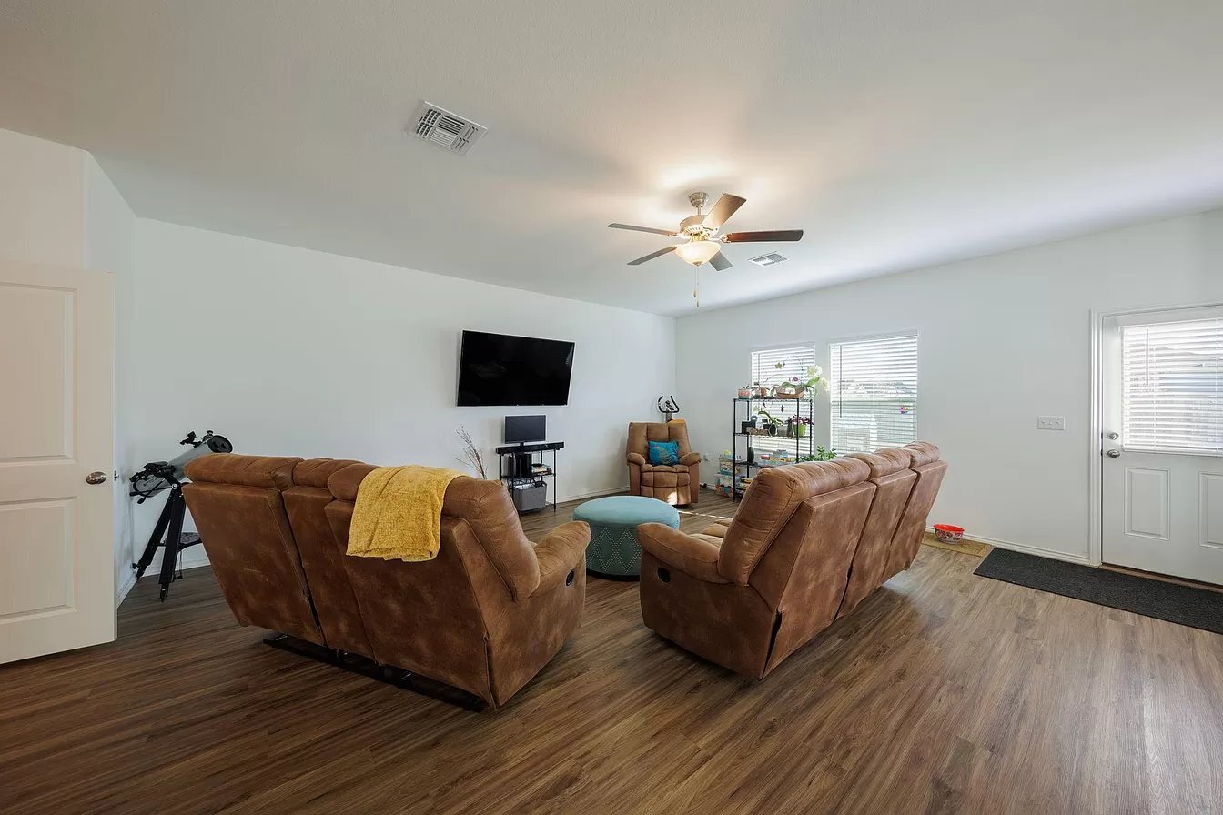 Building Photo - 15313 Pale Glow Cv