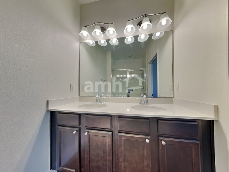 Building Photo - 2216 Saffron Walden Dr