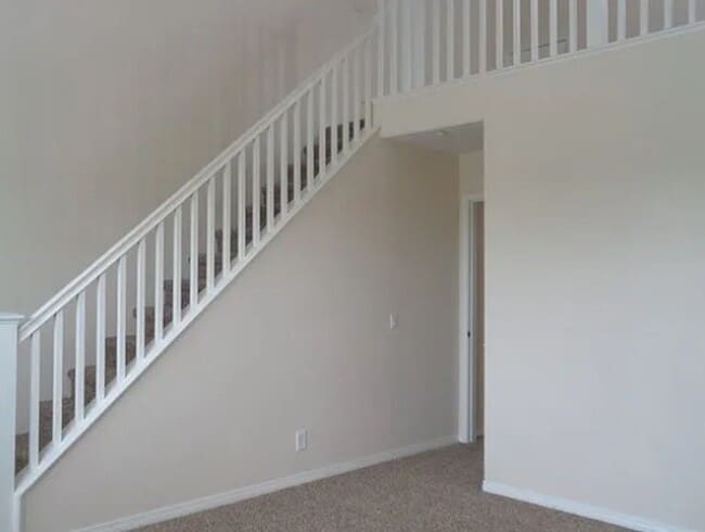 Building Photo - 2 weeks free rent. Detached 4 Bedroom Home...