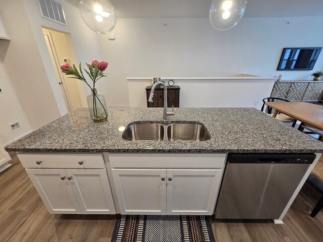 Building Photo - 3925 Maze Runner Dr