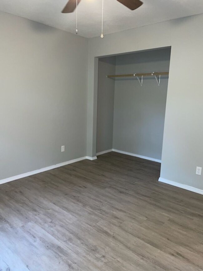 Building Photo - 3 Bed 2 Bath House November