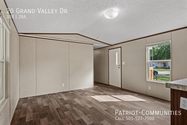 Building Photo - 20 Grand Valley Dr