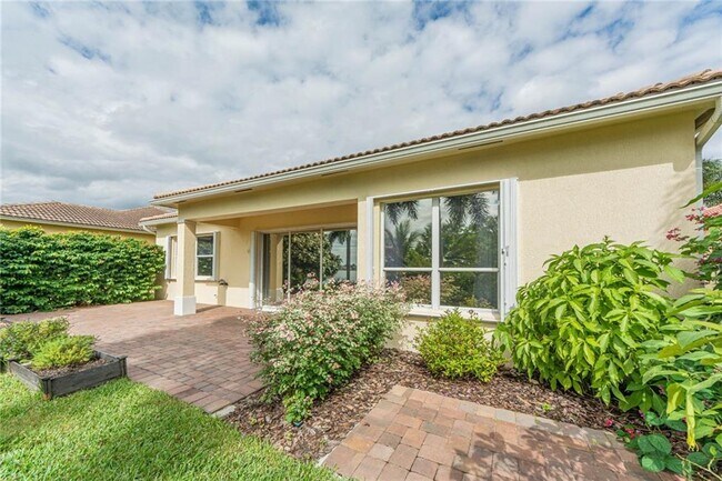 Building Photo - 5952 Spanish River Rd