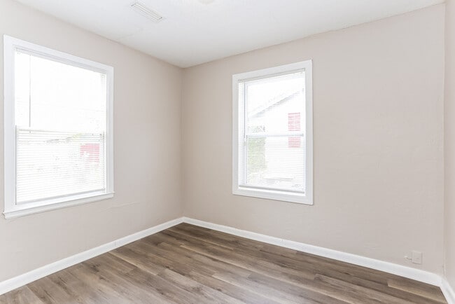 Building Photo - 5360 Colonial Ave