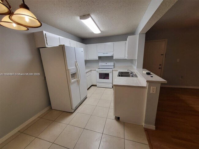 Building Photo - 301 Palm Way