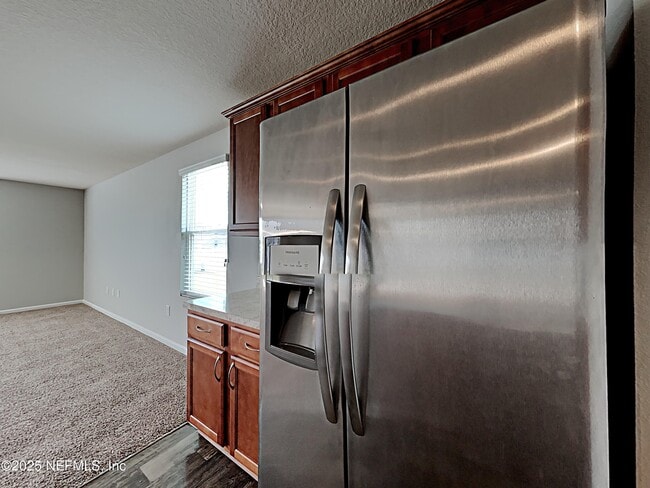 Building Photo - 2209 Pebble Point Dr