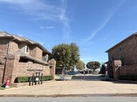 Building Photo - 6162 N Brookline Ave