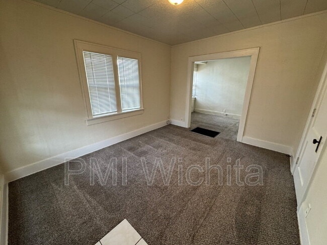 Building Photo - 422 S Glenn St