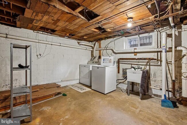 Building Photo - 4602 De Russey Pkwy