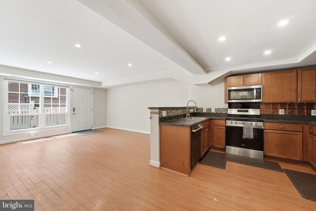 Building Photo - 1329 N Van Dorn St