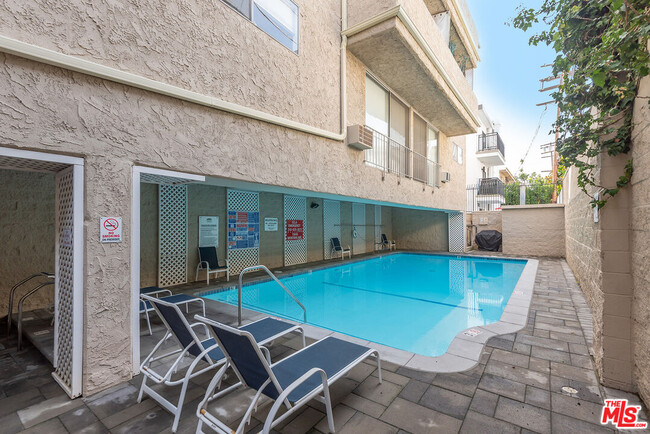 Building Photo - 11645 Montana Ave