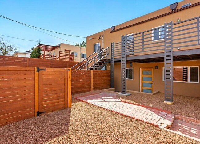 Building Photo - 2905 San Rafael Ave SE