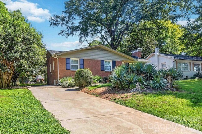Building Photo - 1634 Van Buren Ave