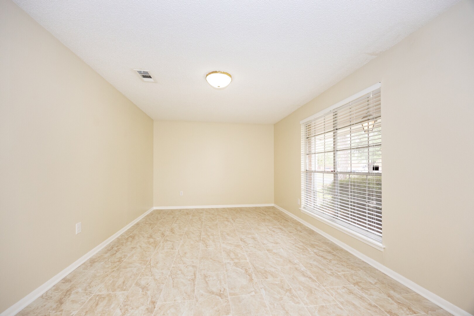 Building Photo - 12114 Tams Dr