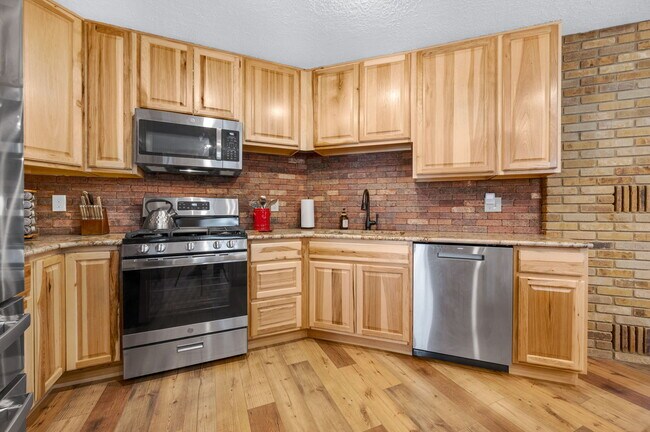 Building Photo - 15632 S Ray Dr