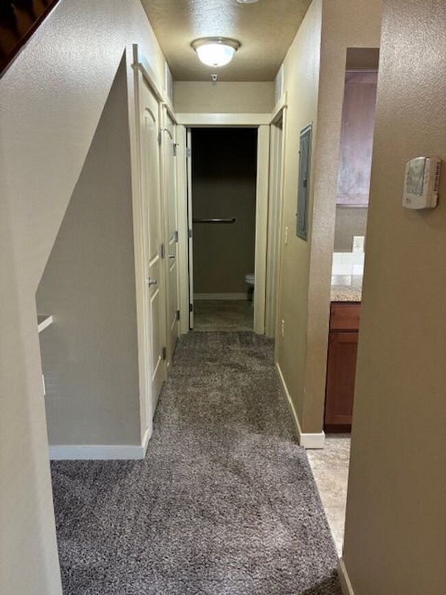 Building Photo - BW8920