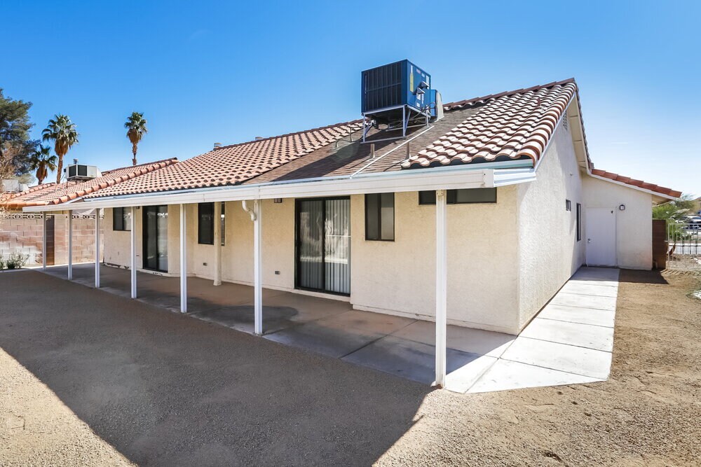 Building Photo - 1330 White Dr