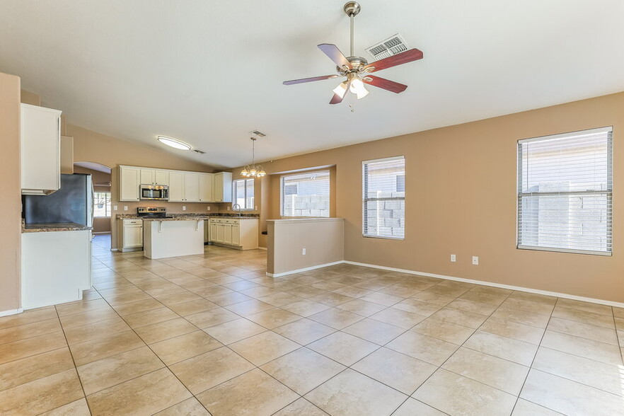 Building Photo - 3833 W Darrow St