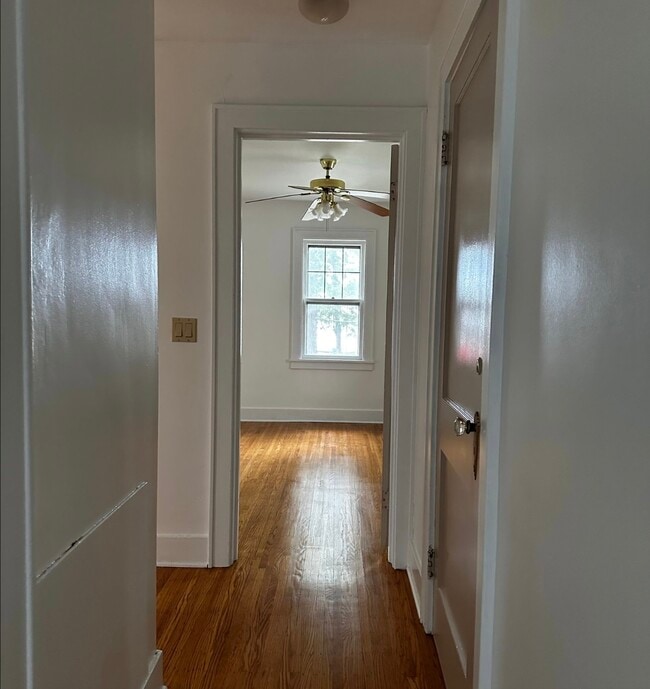 Building Photo - 9 Hickory St