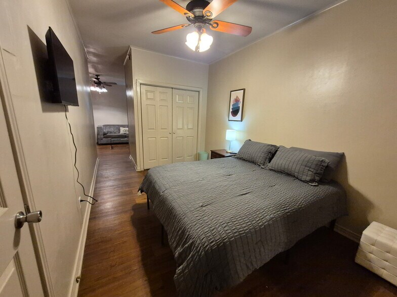 Building Photo - 2379 Highland Ave