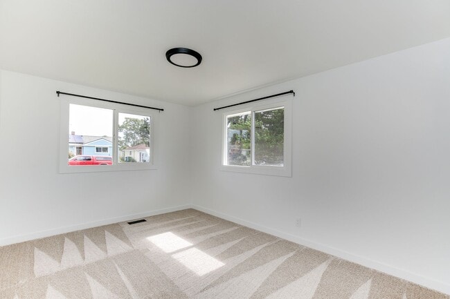 Building Photo - **Comfortable Oak Harbor Rambler Available...