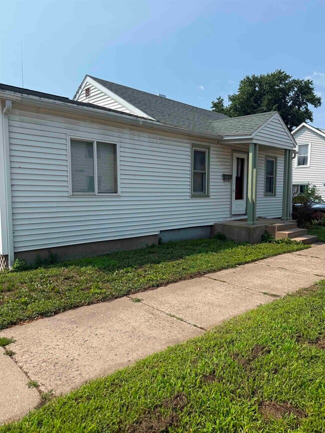 Building Photo - 301 N Beaumont Rd