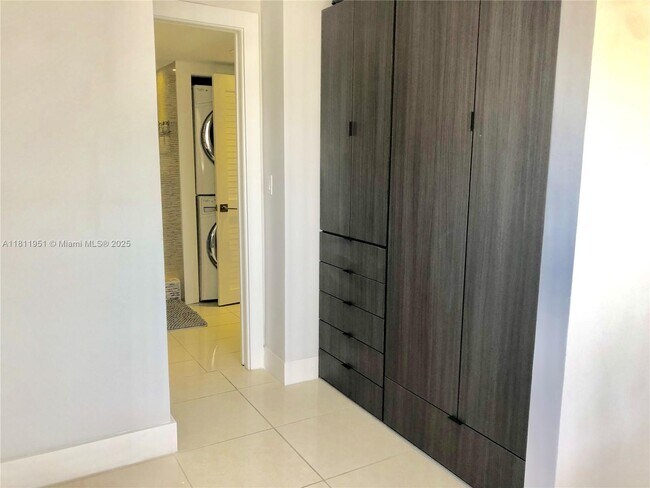 Building Photo - 401 Ocean Dr