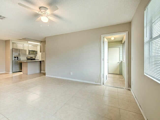 Building Photo - 608 Golden Raintree Pl