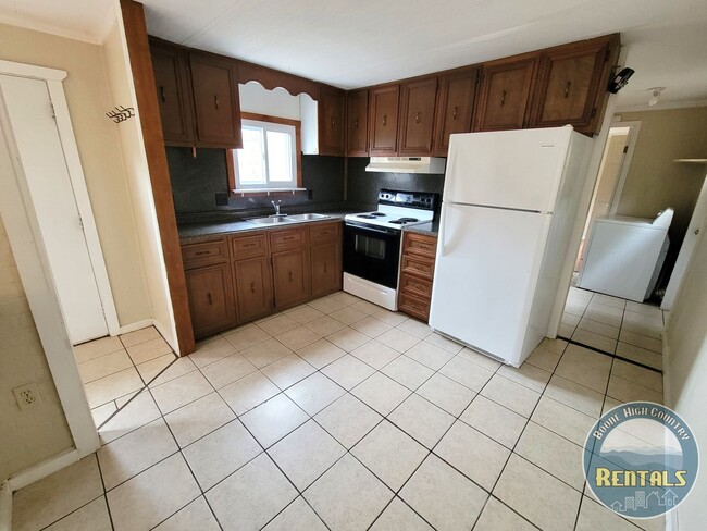 Building Photo - Cozy 2bd/1ba Home In Newland