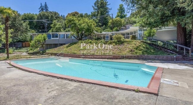 Building Photo - Single-level mid-century home in the heart of Orinda!