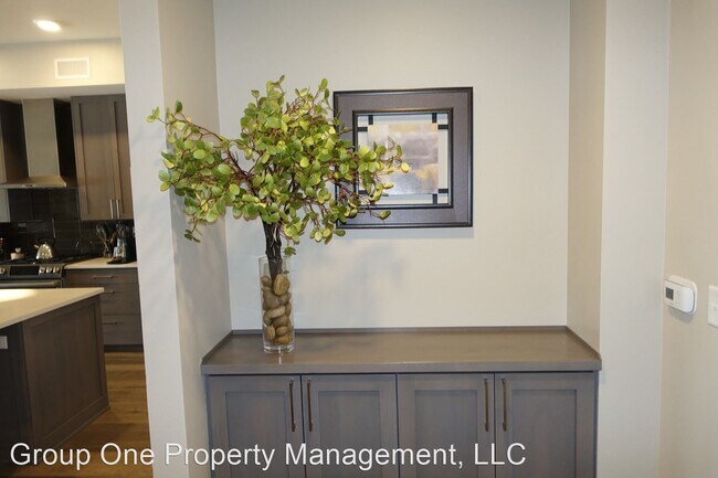Building Photo - 3 br, 2.5 bath House - 611 S. 8th St. #402