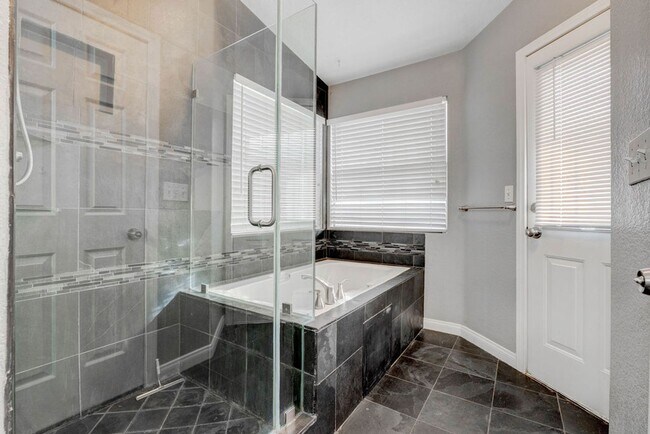 Building Photo - 2205 Riderwood Ave