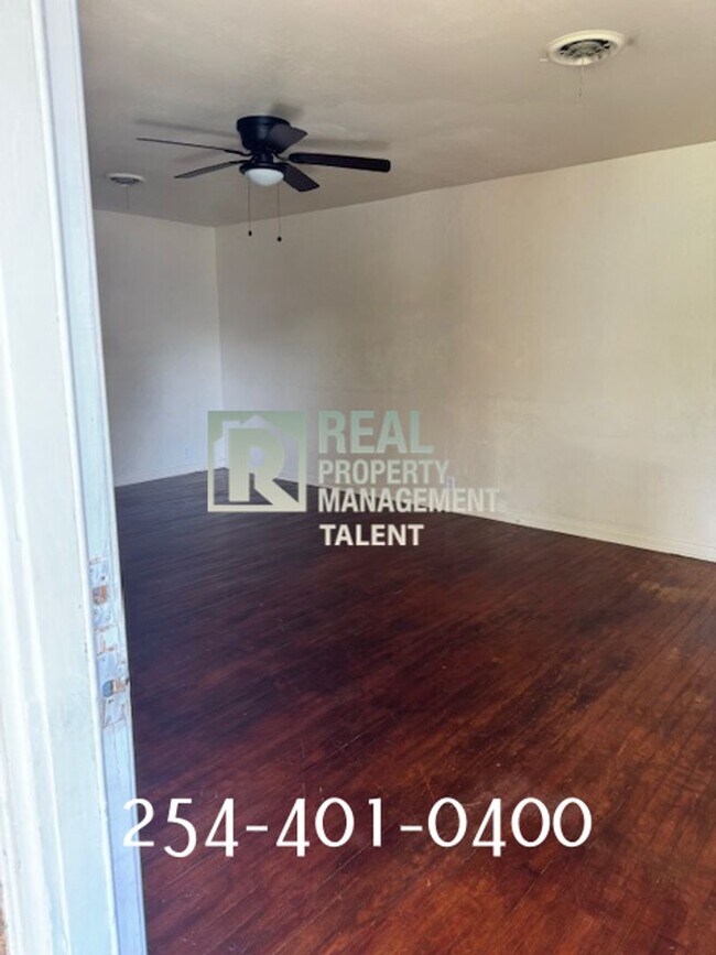 Building Photo - DEAL ALERT! Charming Vintage 3-bedroom, 1-...
