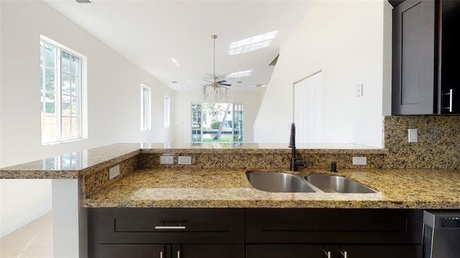 Building Photo - 632 NE 20th St