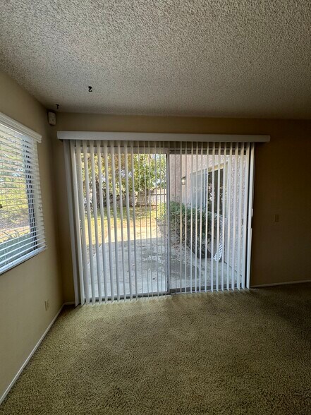 Building Photo - 330 Ivy Ln