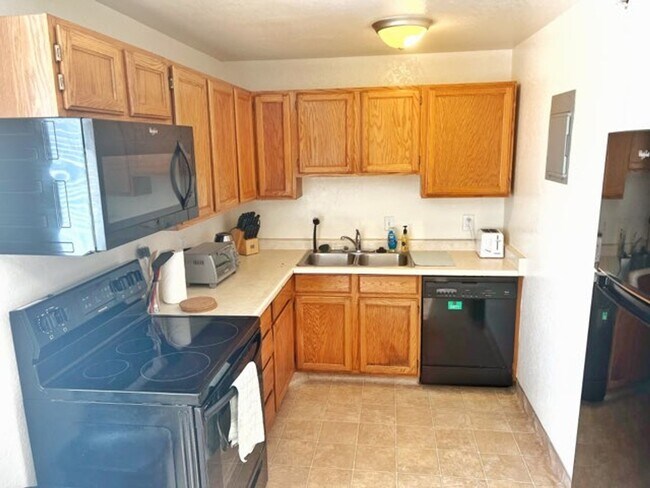 Building Photo - Live at Old Mill apartments for Fall 2026!